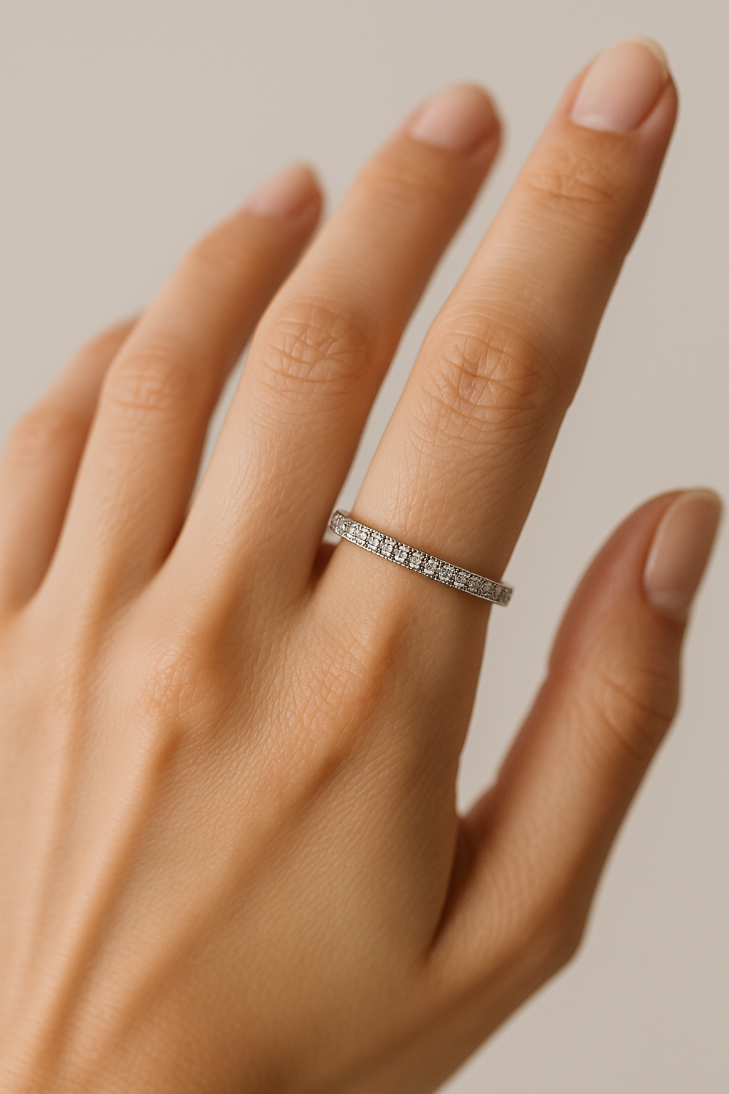 Bague Femme Argent 925 Rhodié – Anneau Fin Pavé de Zirconium | Bague Élégante et Intemporelle