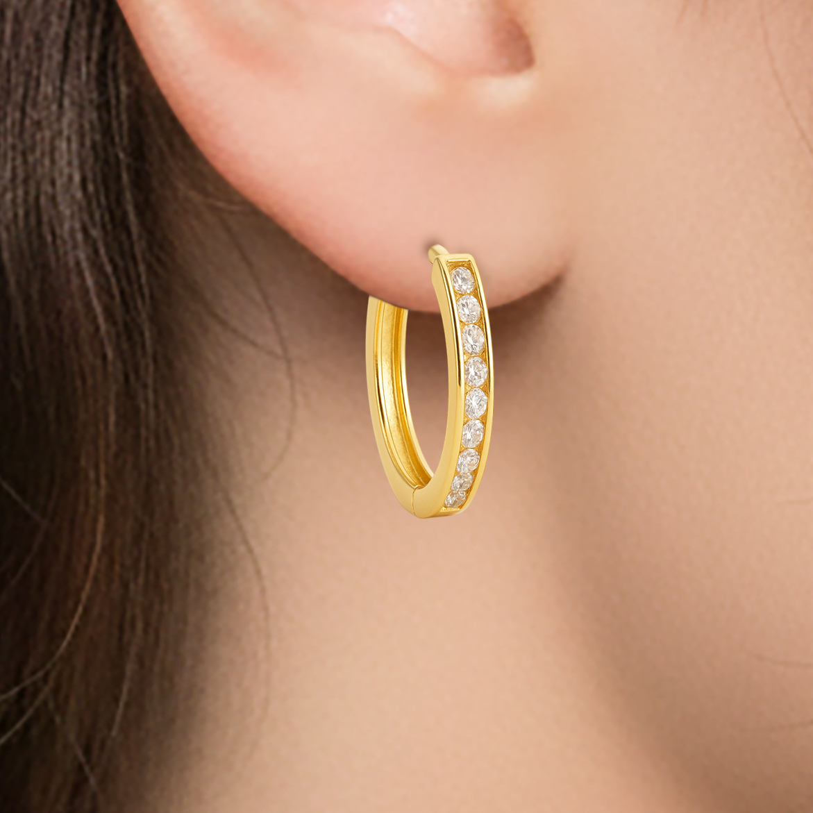 Boucles d’oreilles créoles en plaqué or & zirconium – Élégance intemporelle