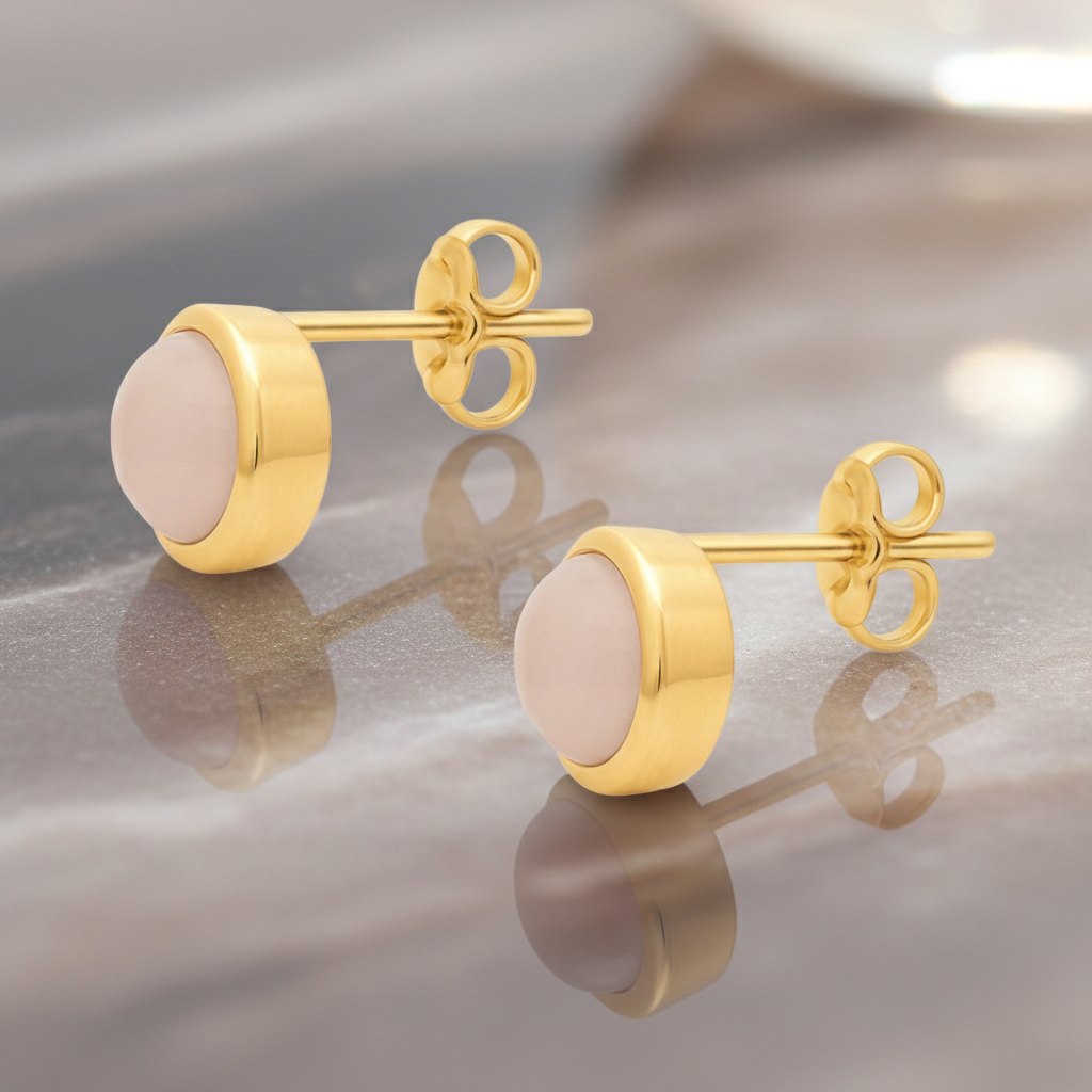 Boucles d’oreilles puces en plaqué or & Quartz Rose – Élégance Douce et Intemporelle