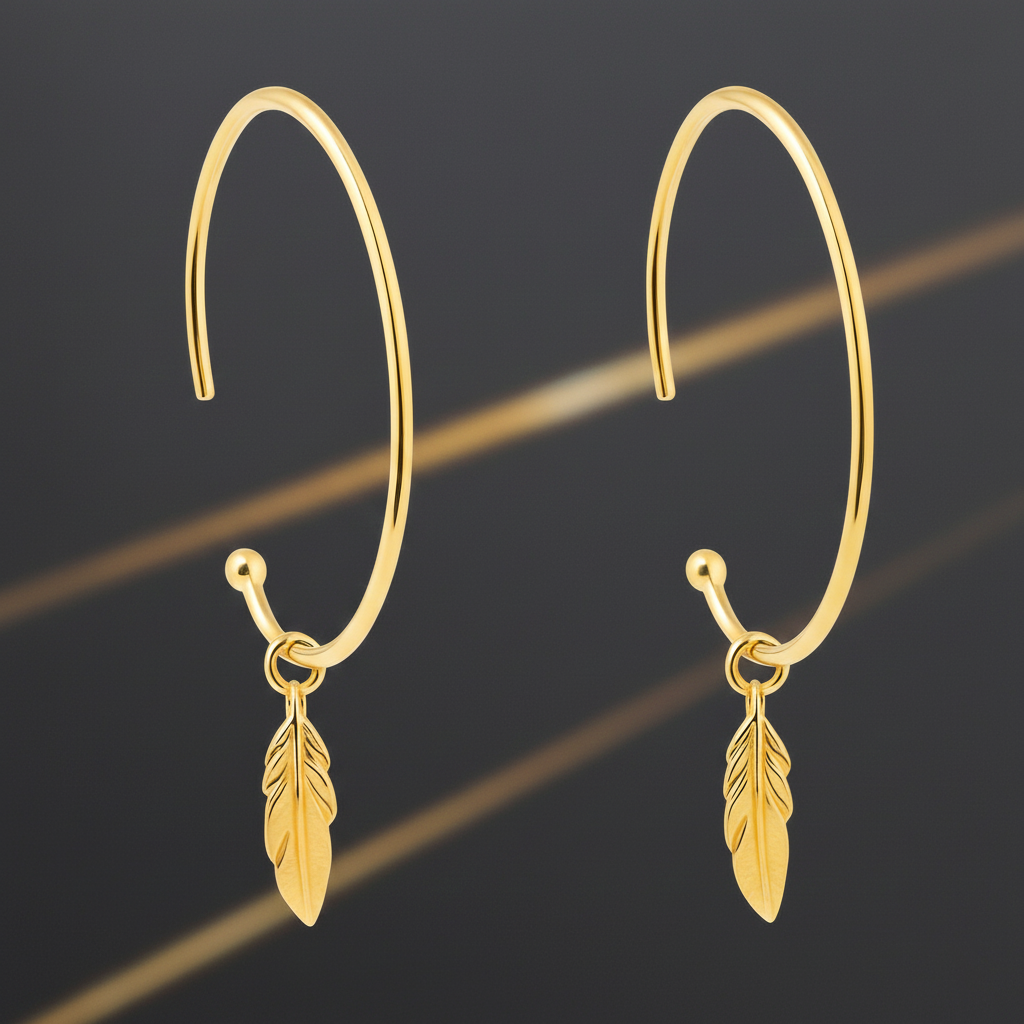 Boucles d’oreilles créoles plaqué or – Charme plume minimaliste