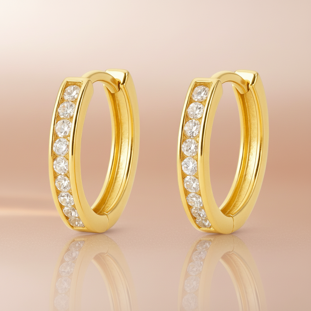 Boucles d’oreilles créoles en plaqué or & zirconium – Élégance intemporelle